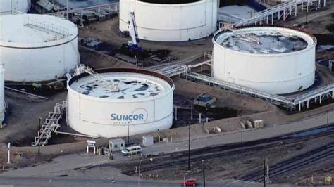 Higher-than-normal levels of sulfur dioxide pollution released from Suncor